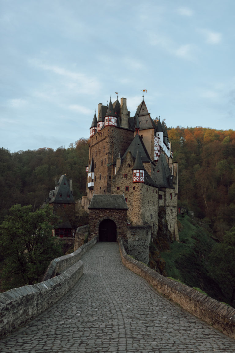 Fairy Tale Wedding Photos At Burg Eltz, Germany - Mariaharianna.com