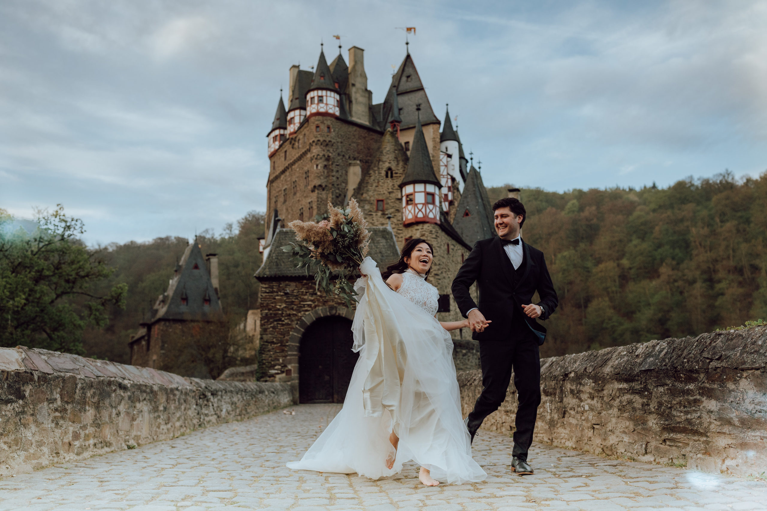 Fairy Tale Wedding Photos at Burg Eltz, Germany - mariaharianna.com
